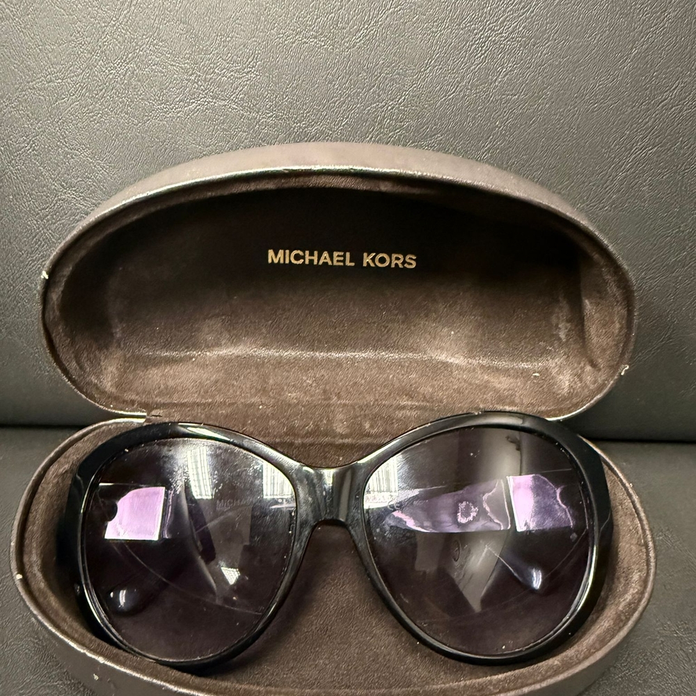 Michael Kors Elegant Black Sunglasses